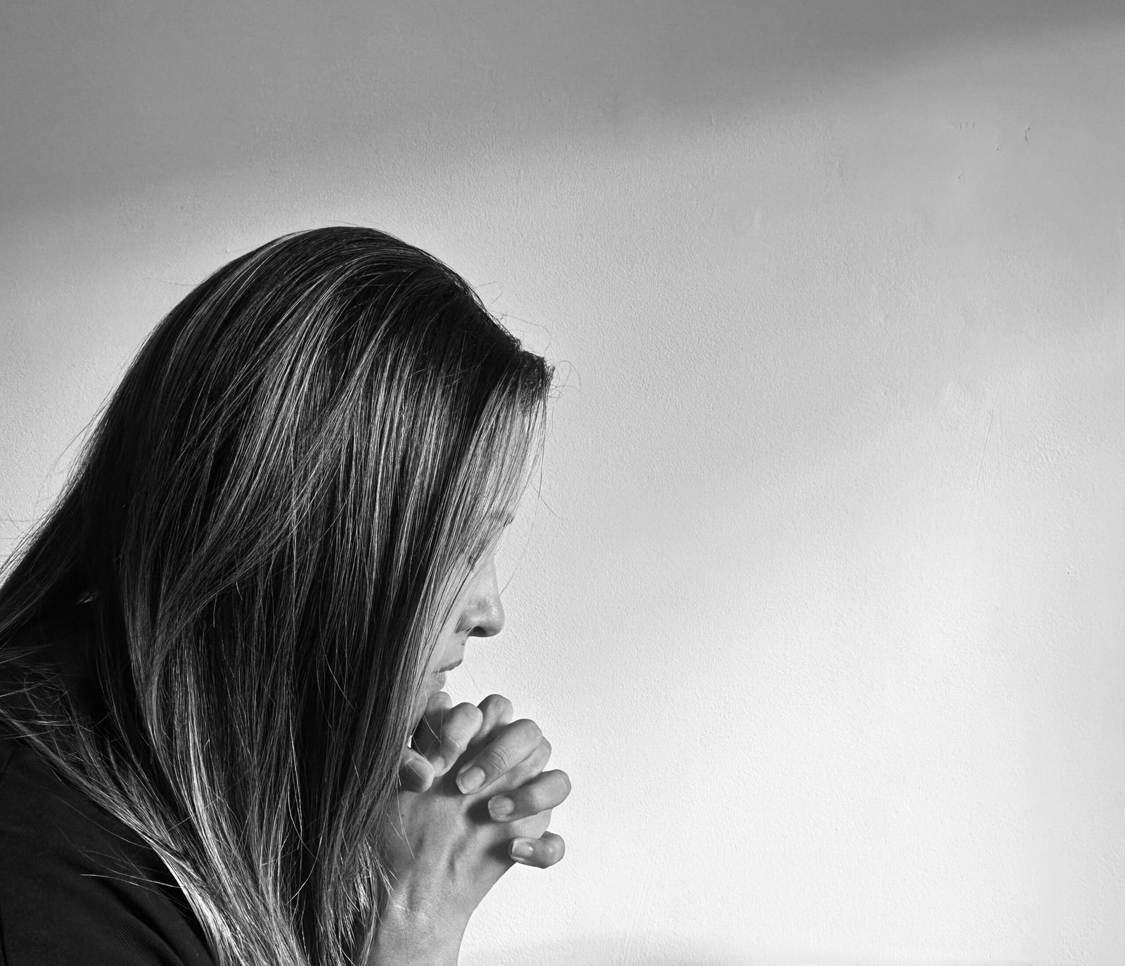 Mujer orando